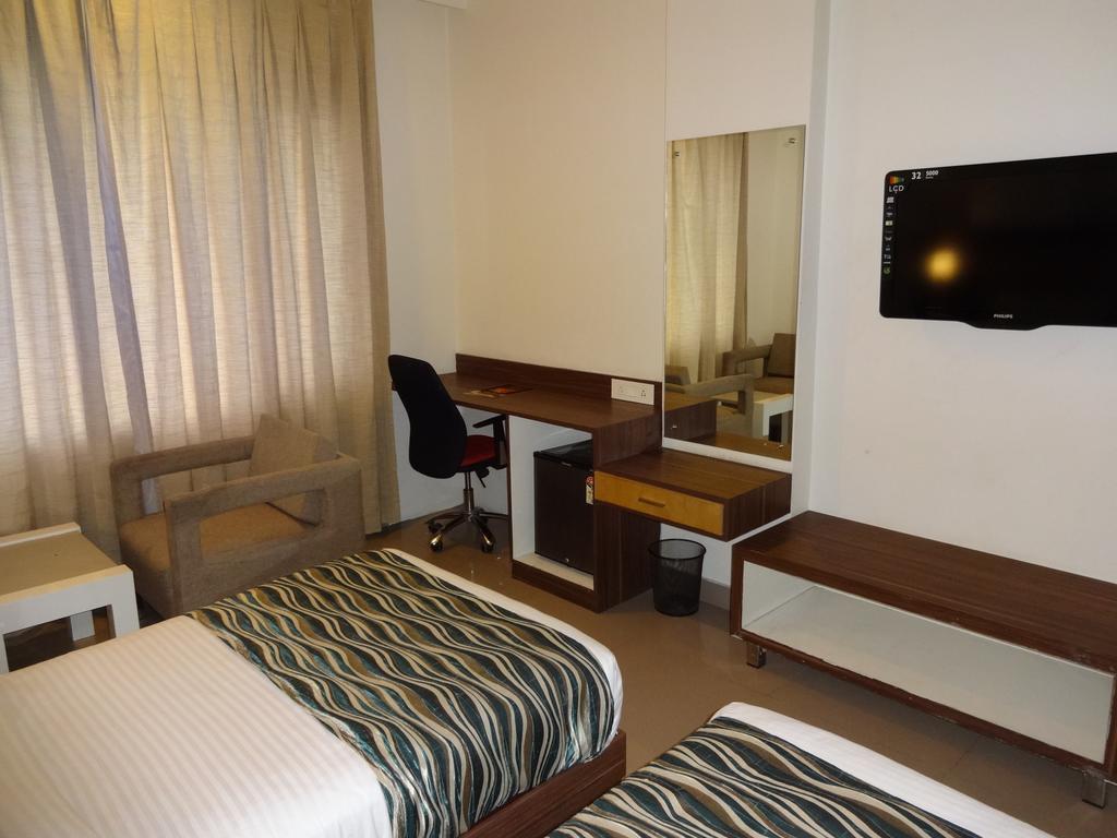 Continental Park Hotell Vijayawāda Eksteriør bilde