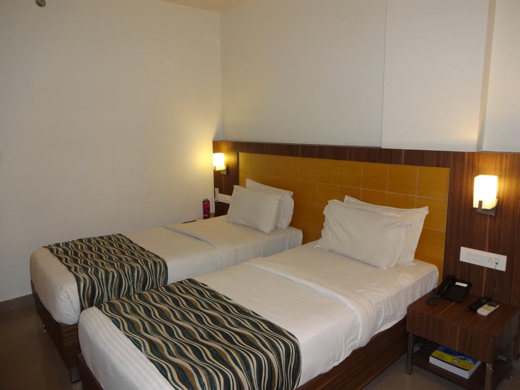Continental Park Hotell Vijayawāda Eksteriør bilde