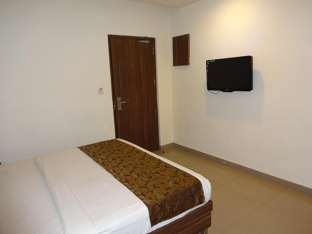 Continental Park Hotell Vijayawāda Eksteriør bilde