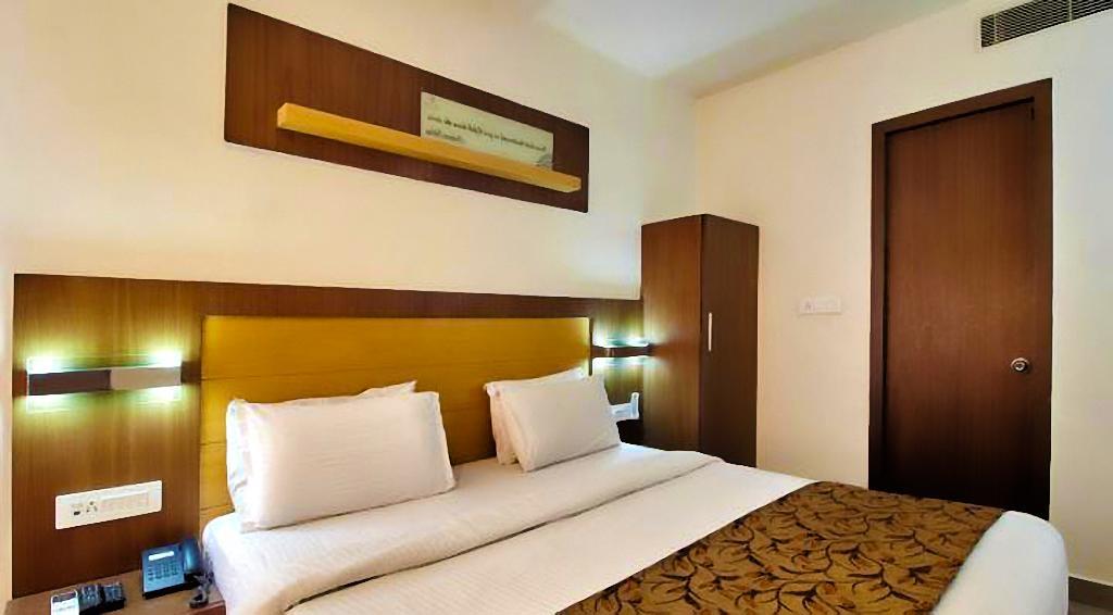 Continental Park Hotell Vijayawāda Eksteriør bilde