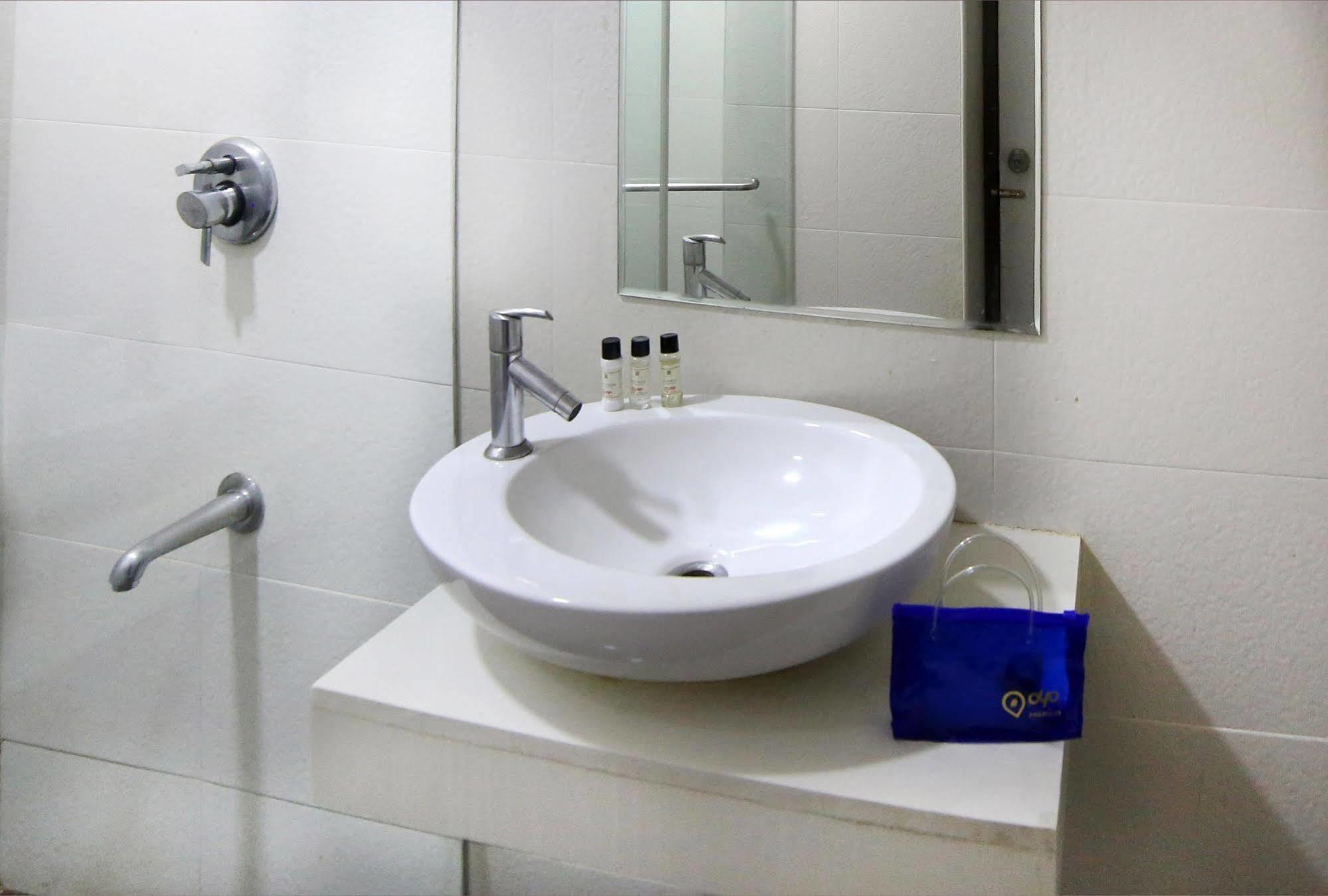 Continental Park Hotell Vijayawāda Eksteriør bilde
