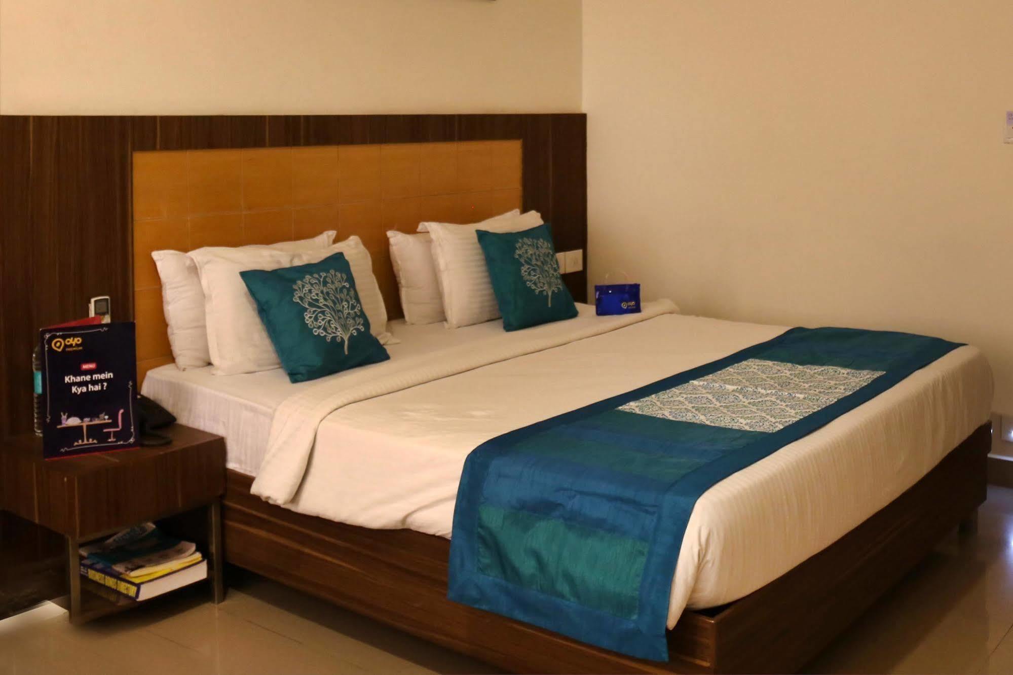 Continental Park Hotell Vijayawāda Eksteriør bilde